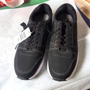 Black Athletic Men's Shoes Weatherproof Vintage Size 11 NEW